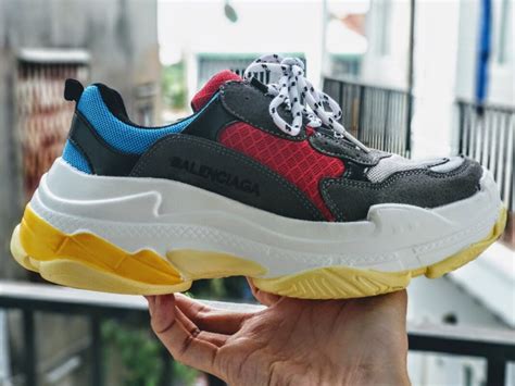 giày balenciaga triple s fake
